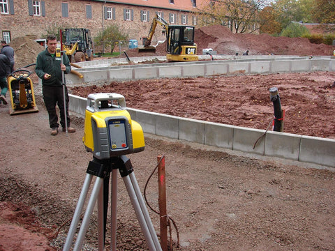 Spectra Precision LL300N-3 Self-Leveling Laser Level Kit with HL450 Receiver