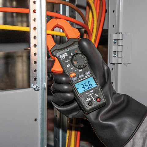 Klein Tools CL220VP Electrical Test Kit with Digital Clamp Meter, Non-Contact Voltage Test Pen, GFCI Outlet Tester, AC/DC Voltage Tester