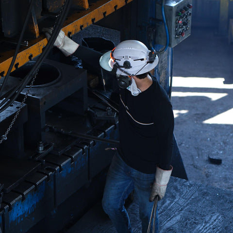 Klein Tools 60401T2 Type 2 Hard Hat, Vented Full Brim, Class C Hard Hat with Chin Strap, 6-Point Suspension with Accessory Mounts and Washable Padding