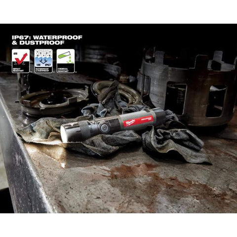 Milwaukee USB Rechargeable 1100 Lumen Twist Focusing Flashlight